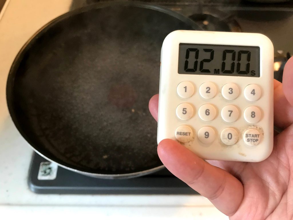 もやしを2分ゆでる