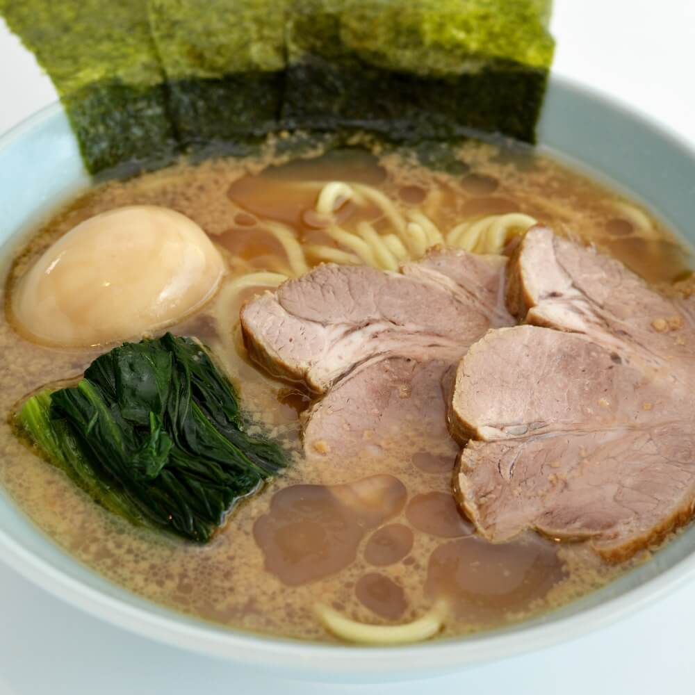 商品名:家系、中加水の太麺・ストレート麺のとんこつ醤油ラーメン