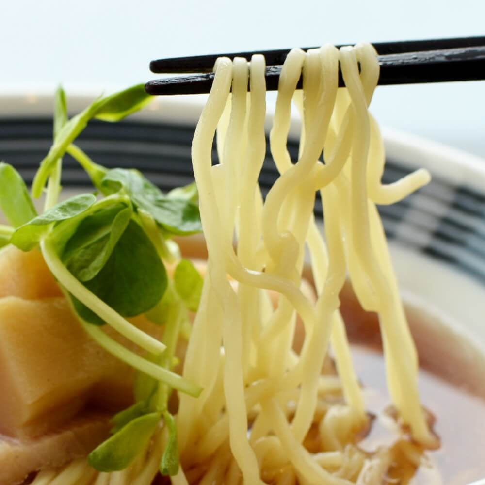 商品名:コツコツ、中加水の細麺・ストレート麺の無化調醤油ラーメン