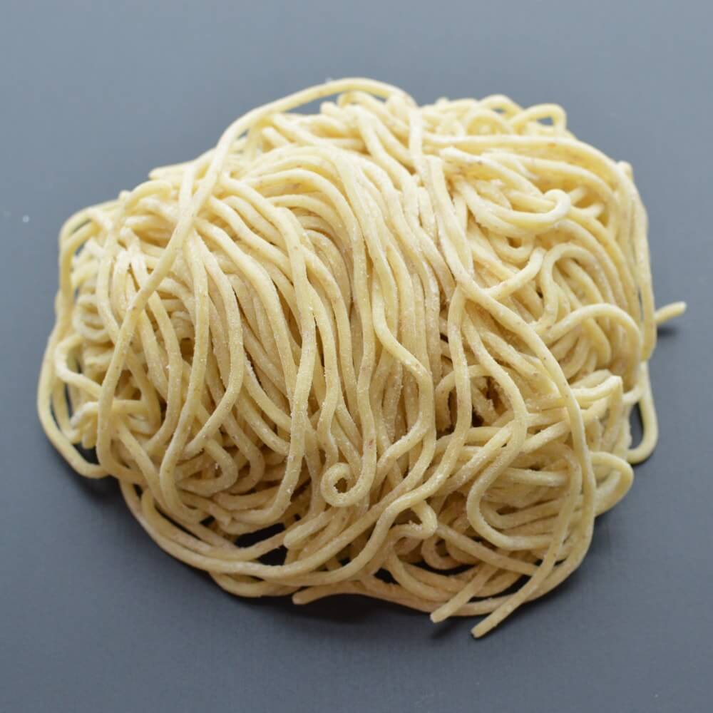 商品名:全粒粉、中加水の中太麺・ストレート麺の生麺