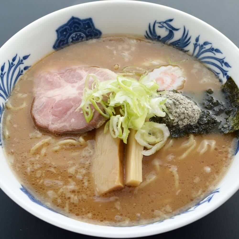 商品名:全粒粉、中加水の中太麺・ストレート麺のとんこつ醤油ラーメン